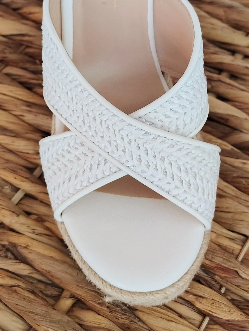 Mezent white wedge